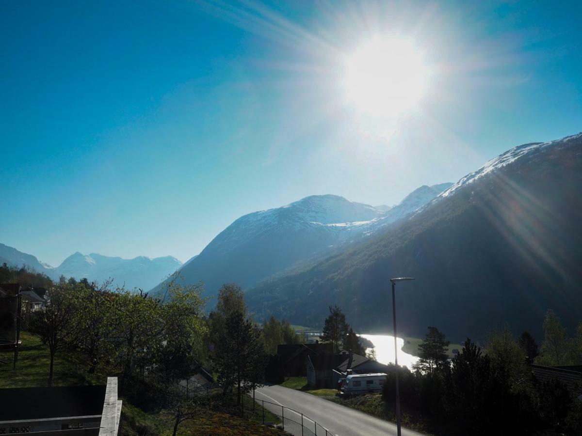 Stryn Stor Og Moderne Leilighet Exterior foto